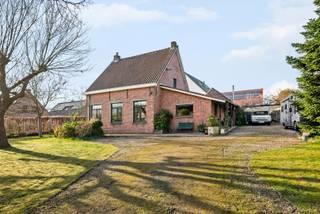 Op zoek naar een woning met karakter en een bijzonder gezellige sfeer? Dan is deze open bebouwing in charmante kleine hoevestijl absoluut een...
