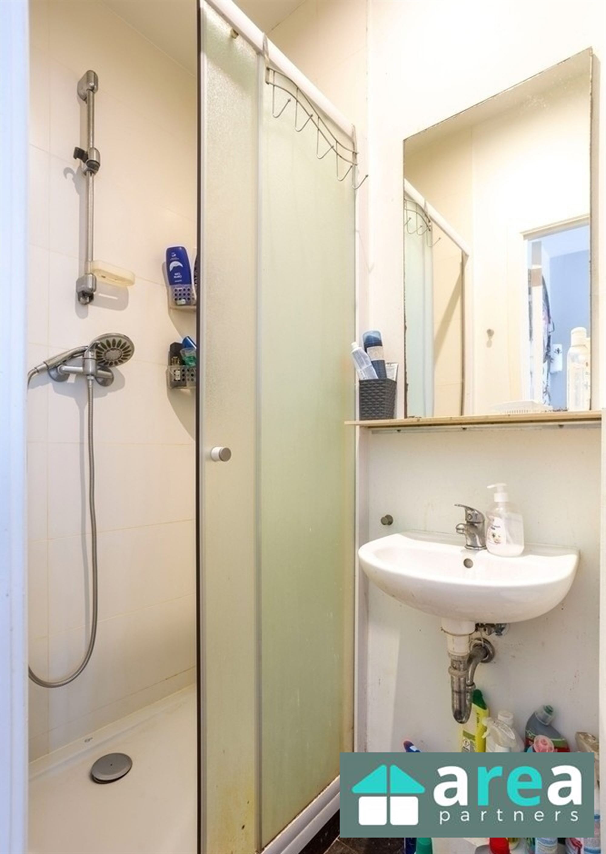 Vergunde opbrengsteigendom bestaande uit 3 studio's met aparte slaapkamer! - foto 4