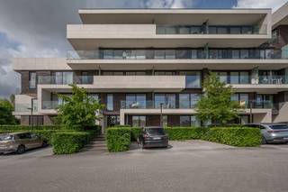 Op een prachtige, groene ligging op fietsafstand van centrum Brugge bevindt zich dit zonnig en volledig instapklaar appartement. Het appartement...