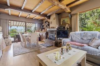 Te koop: gezellige halfopen woning in de Lange Veldstraat, Diksmuide, op wandelafstand van het centrum en het station.Deze woning uit 1972 biedt een...