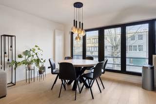 This charming apartment on the 1st floor offers everything you need for a carefree and comfortable life in Merksem.Upon entering, you are welcomed...