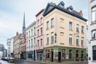 Handelshuis met horecapand en ontwikkelingspotentieel te koop in hartje AntwerpenGelegen in de Lange Nieuwstraat, op een absolute toplocatie vlak bij...