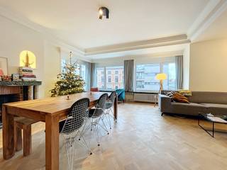 BEZOEKAANVRAGEN ENKEL VIA DE WEBSITE IMMODAVINCI.BELigging:Dit stijlvol 3-slaapkamer appartement (146M2) werd met de grootste zorg en oog voor detail...
