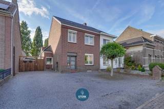INSTAPKLARE GEZINSWONING (EPC B) OP EEN BOOGSCHEUT VAN MAASTRICHT ! <br /><br />We vinden deze halfopen bebouwing met een bewoonbare oppervlakte van 189 m² terug op een perceel van 4a 95ca in Smeermaas-Lanaken. <br /><br />Voor meer informatie, neem zeker een kijkje op onze website via de volgende link:<br />https://www.sterkvastgoedmakelaars.be/detail/te-koop-woning-lanaken/7684626?dosearch=True&flowstatus=ForSale,ForSaleReserved,ForSaleWithBid,ToCompleteForSale,SoldUnderReserve,Sold&pageindex=1&pagesize=12&searchpage=ForSale&sortdirection=DESC&sortfield=pub_flowstatus&transactiontype=Sale