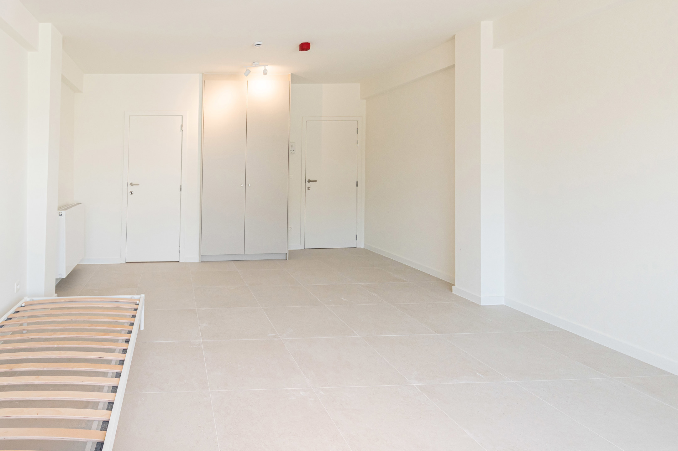 Volledig gerenoveerde studentenkamer in hartje Mechelen  - foto 3