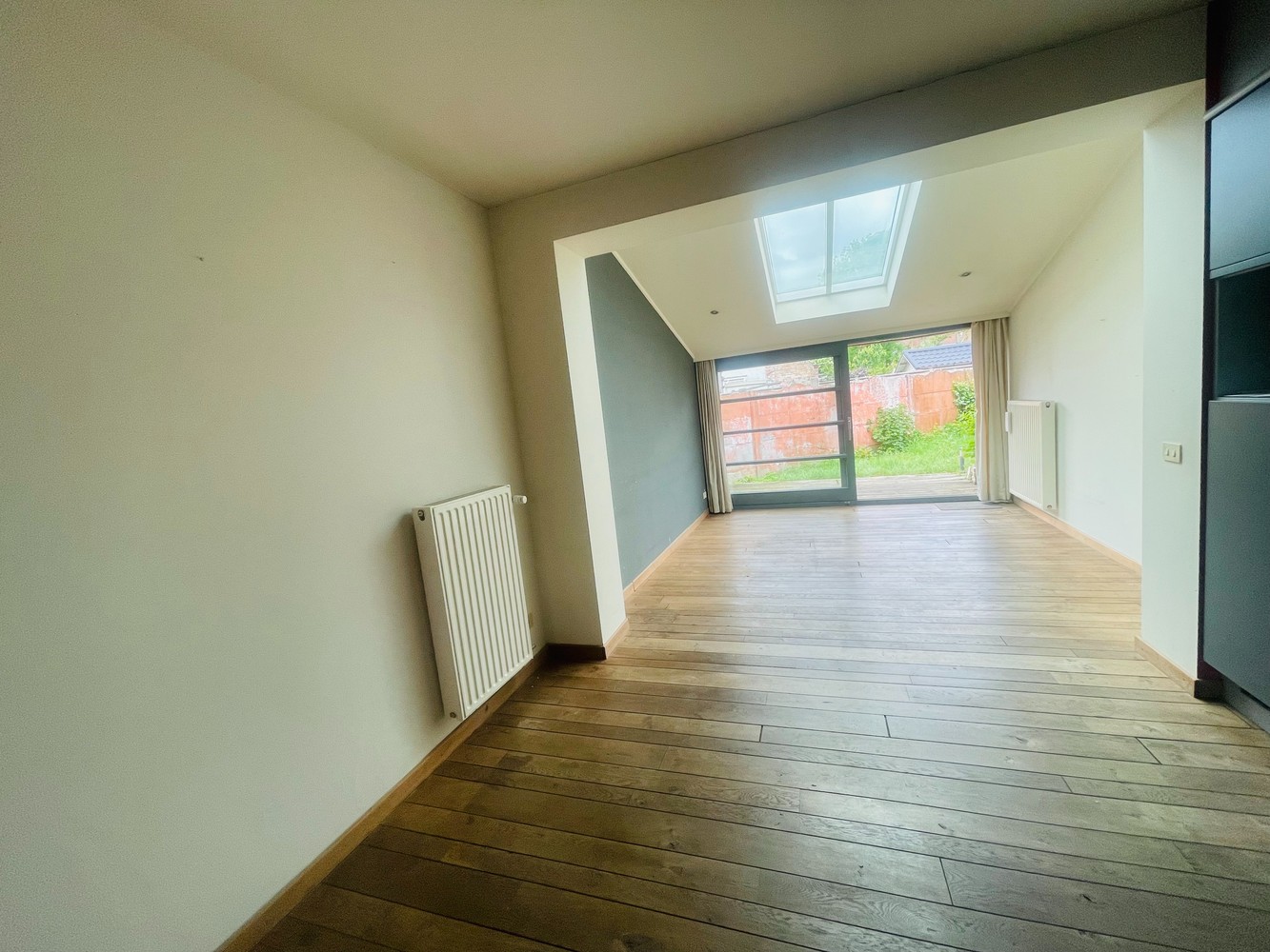 Assebroek, leuk ENERGIEZUINIG gezellig instapklaar woonhuis met 3 SLAAPKAMERS en tuintje - photo 1