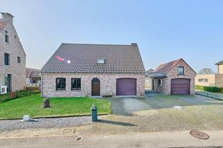 Rustig wonen in het groen – instapklare eengezinswoning met 3 ruime slaapkamers en vrijstaande garageIn een landelijke en rustige omgeving bevindt...