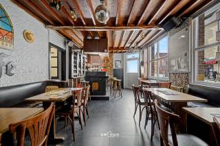 Droomt u ervan wonen en werken te combineren op één locatie? Dan is dit een unieke opportuniteit. Het geheel bestaat uit twee aparte...