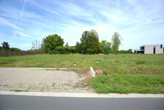 Rustig gelegen bouwgrond van 770 m² voor een vrijstaande woning op unieke toplocatie te Houtvenne/Hulsout. Dit residentieel gelegen perceel bevindt...