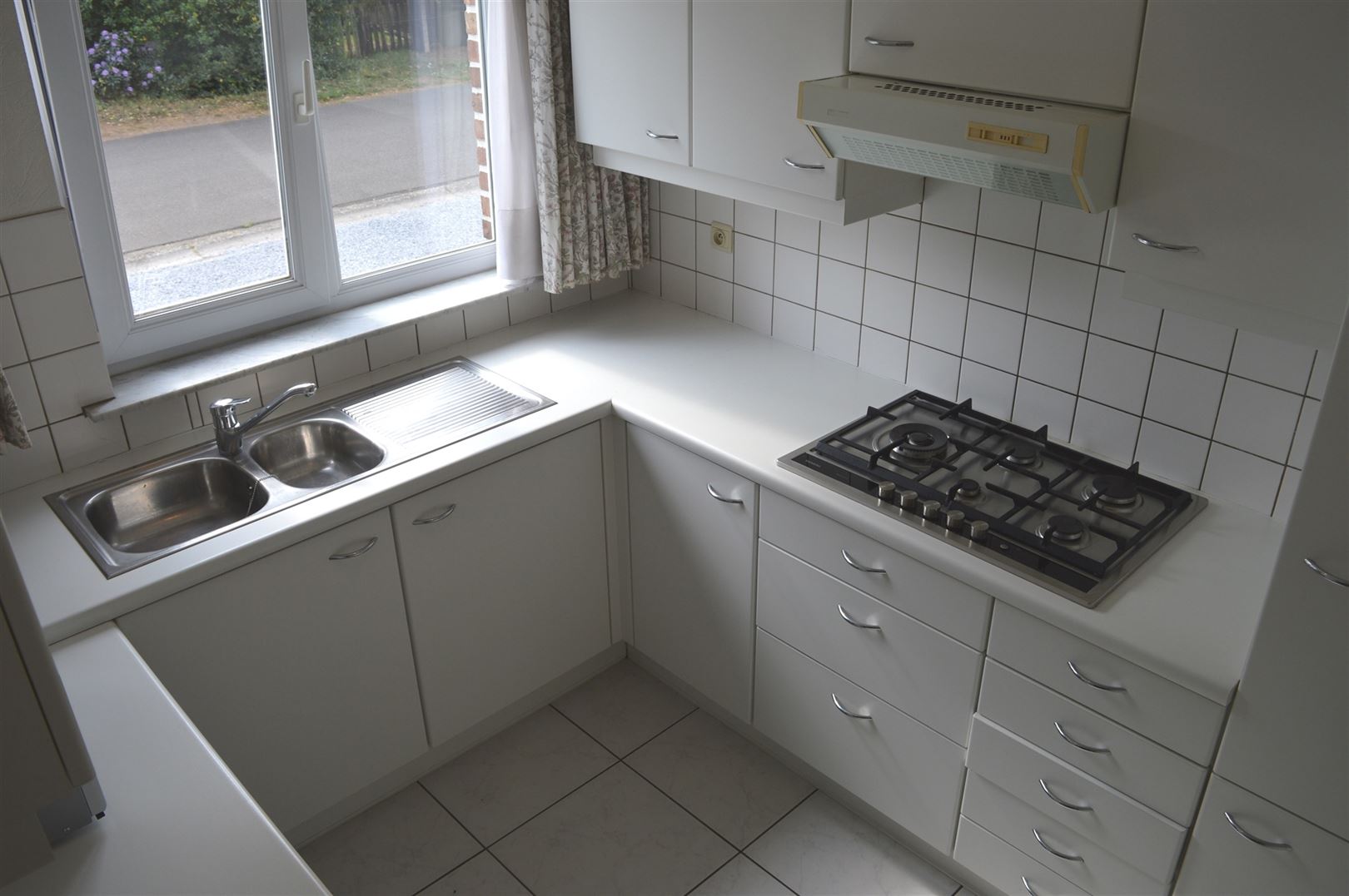 TE HUUR: Gelijkvloers appartement met 2 slaapkamers te Koersel! - foto 5