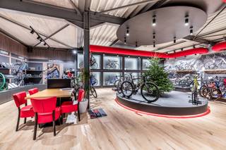 Hoogwaardig afgewerkte handelsruimte van in totaal 503m2 gelegen in de prachtige Voerstreek. Door de gunstige ligging ten opzichte van de...