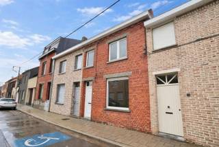 Deze gezellige woning beschikt over een inkomhal, een leefruimte met aansluitende keuken, badkamer en een tuin om heerlijk te ontspannen. Op de...