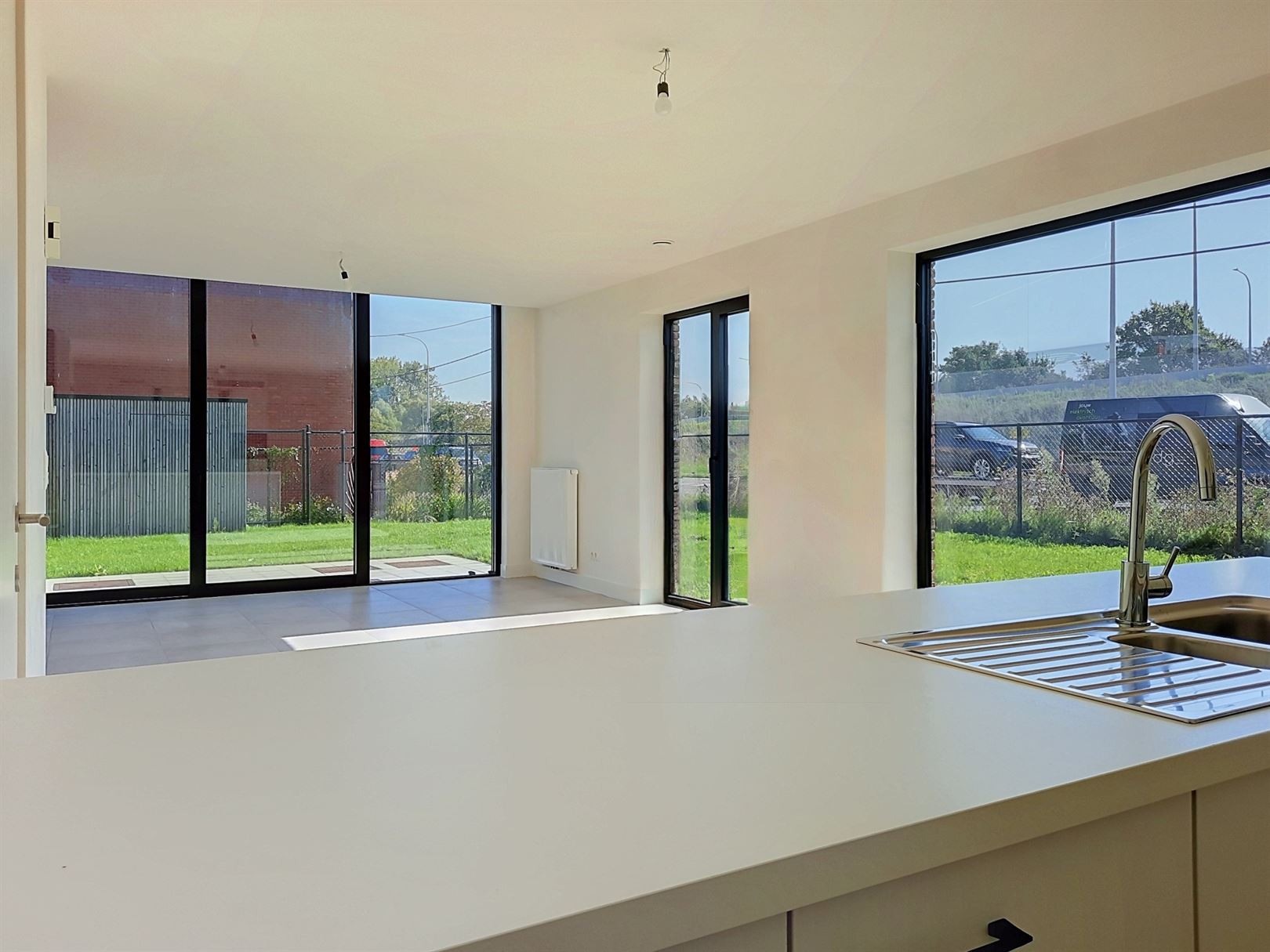 Luxueuze nieuwbouw villa met grote tuin, 2 autostaanplaatsen en 12 zonnepanelen - foto 5