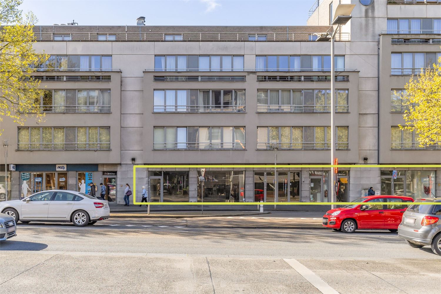 IDEALIS VASTGOED – Extra ruim handelspand (+-500m²!!!) met tal van mogelijkheden op een extra centrale, commerciële zichtlocatie te midden van het centrum in Genk - foto 2