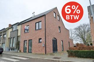 Op zoek naar een centraal gelegen woning waar rust, comfort en bereikbaarheid hand in hand gaan? Deze prachtige nieuwbouwwoning bevindt zich op...