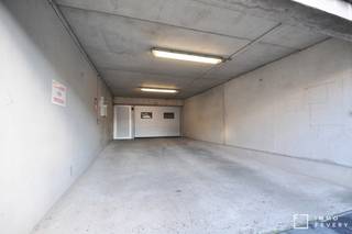 Dans la Gasmeterstraat, vous trouverez ce box de garage fermé et facilement accessible à vendre, situé près de l'Avenue Lippens dans le centre de Knokke.<br /><br />Ce box de garage avec le numéro 64, est situé au niveau souterrain -1.<br />Les dimensions sont les suivantes: longueur = 5,00 mètres et largeur = 2,45 mètres.<br />La hauteur maximale est de 1,90 mètres.<br /><br />Une visite sur place est absolument recommandée et est toujours possible sur rendez-vous!<br />Contactez-nous dès aujourd'hui pour fixer votre rendez-vous au +32 (0)50 66 20 20.