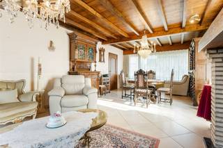 <p><span>Op te frissen gelijkvloerse woning met 3 slaapkamers gelegen op een ruim perceel van 12a99ca in het centrum van Oostham.</span></p><p><span> </span></p><p><span>Belangrijkste troeven:</span></p><p><span>- Centrale ligging in het centrum van Ham in zo in de nabijheid van winkels, scholen, eetgelegenheden,</span></p><p><span>- Op te frissen gelijkvloerse woning</span></p><p><span>- 3 slaapkamers</span></p><p><span>- Volledig onderkelderd</span></p><p><span>- ZO georiënteerde tuin</span></p><p><span>- Alarm</span></p><p><span>- Dak vernieuwd</span></p><p><span>- Ondergrondse garage</span></p><p><span> </span></p><p><span>Bekijk zeker ook de foto's en de grondplannen met de afmetingen. Zo krijgt u van thuis uit al een perfect beeld van wat deze woning te bieden heeft!</span></p><p><span> </span></p><p><span>Wenst u meer info of een vrijblijvende bezichtiging, contacteer dan ons kantoor op het nummer 011 85 15 15 en wij helpen u graag verder.</span></p>