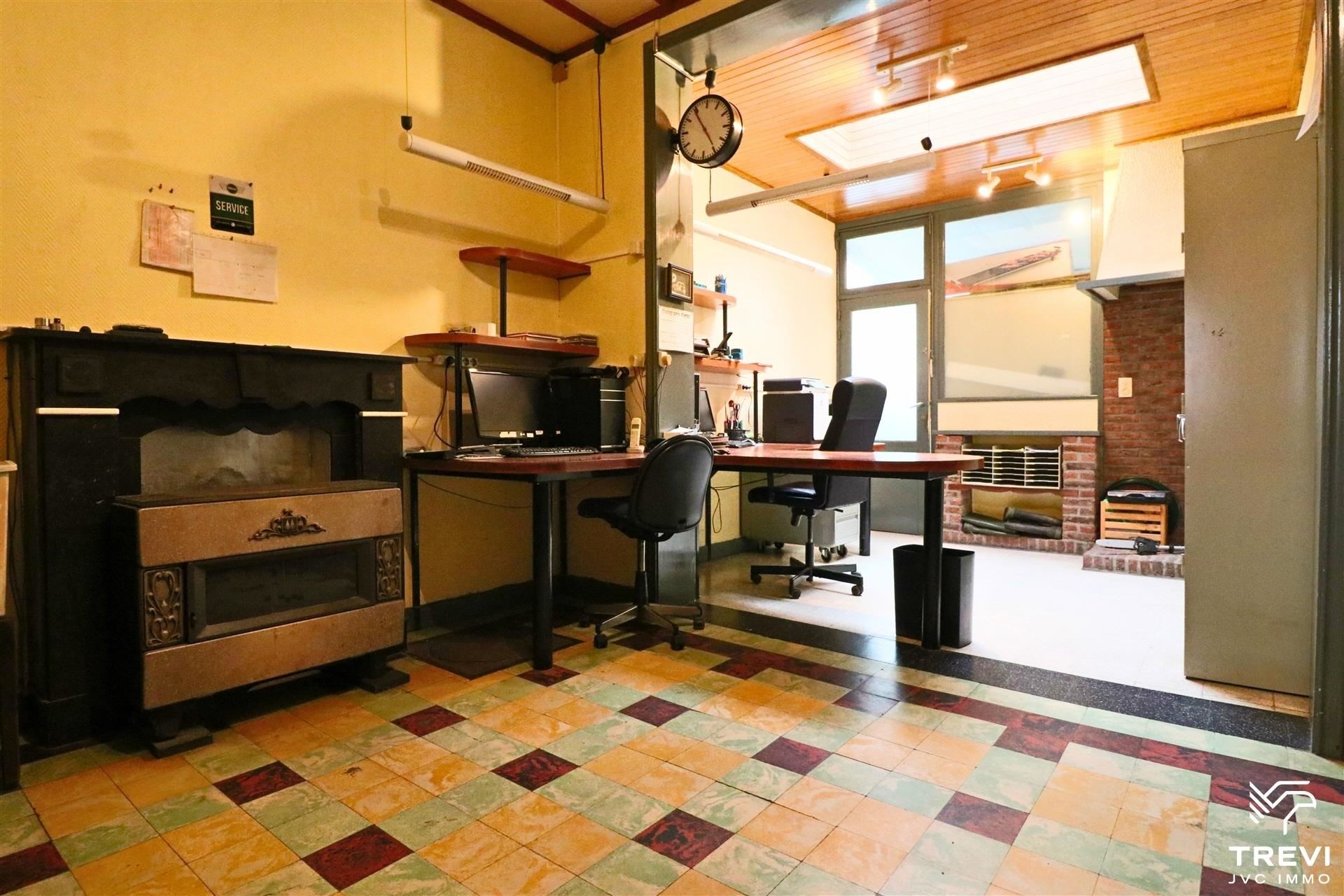 Grand entrepôt/garage avec partie bureau/commerce - photo 4