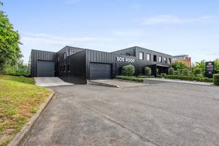 Te huur: 342 m² moderne, ingerichte kantoren op het gelijkvloers. Daarnaast zijn er 3 private parkings voorzien. Strategisch gelegen in Wemmel,...