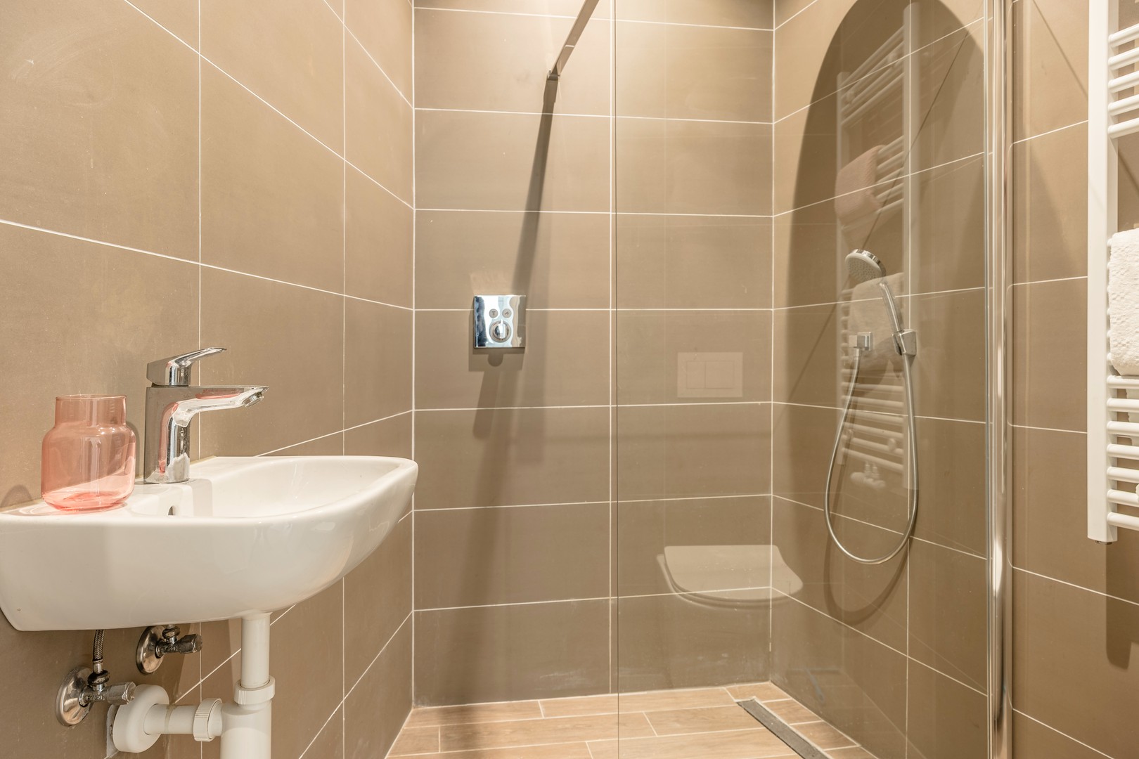 Instapklare gerenoveerde gezinswoning met 4 slaapkamers, 2 badkamers en EPC B in Burcht! - foto 4