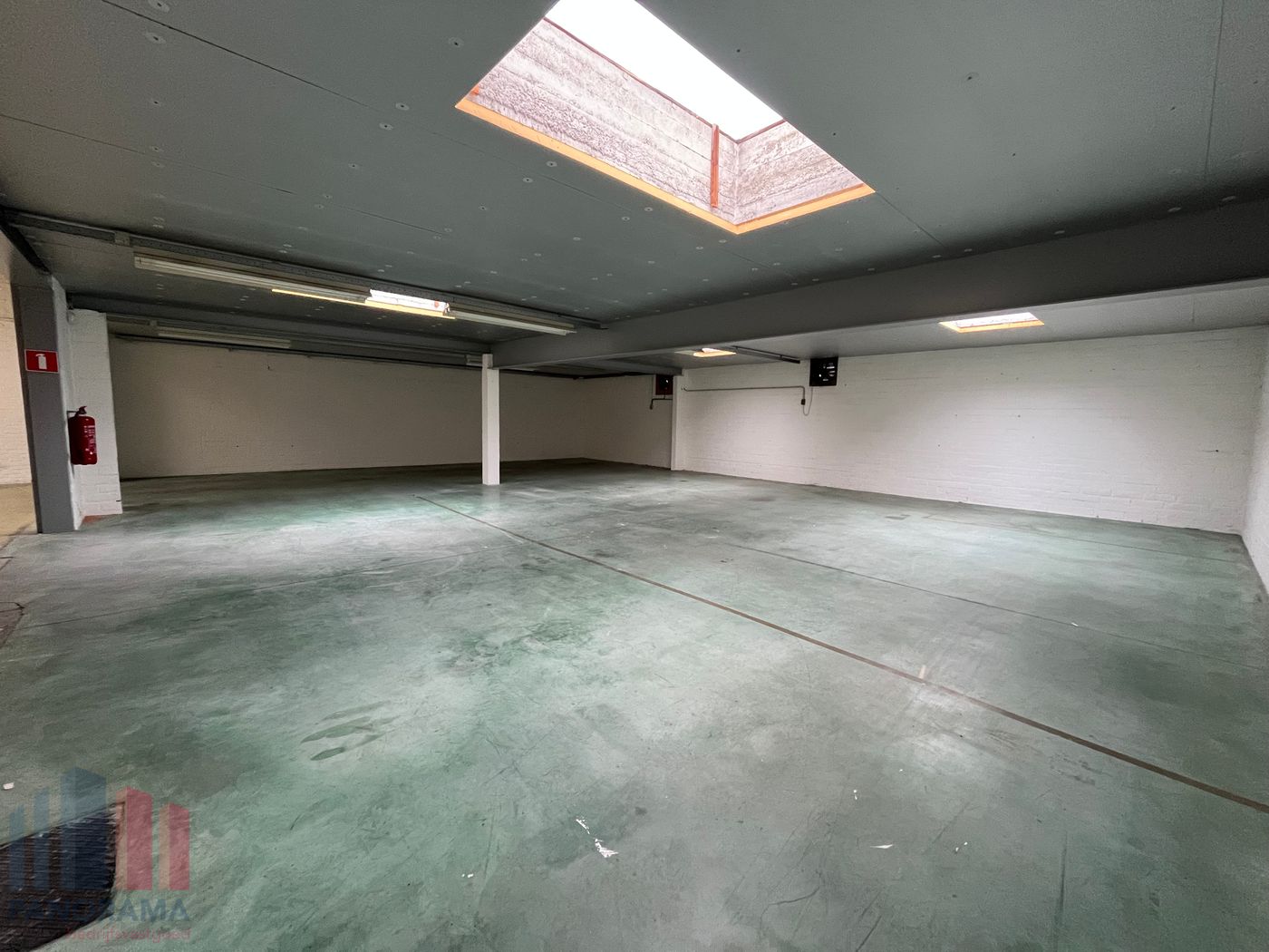 Magazijnruimte met kantoor op een gunstige ligging vlakbij de E17 - foto 4