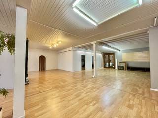 VEELZIJDIGE EIGENDOM bestaande uit een HANDELSPAND met stockage-/opslagruimte (volledig onderkelderd ) en een RUIM APPARTEMENT met maar liefst...