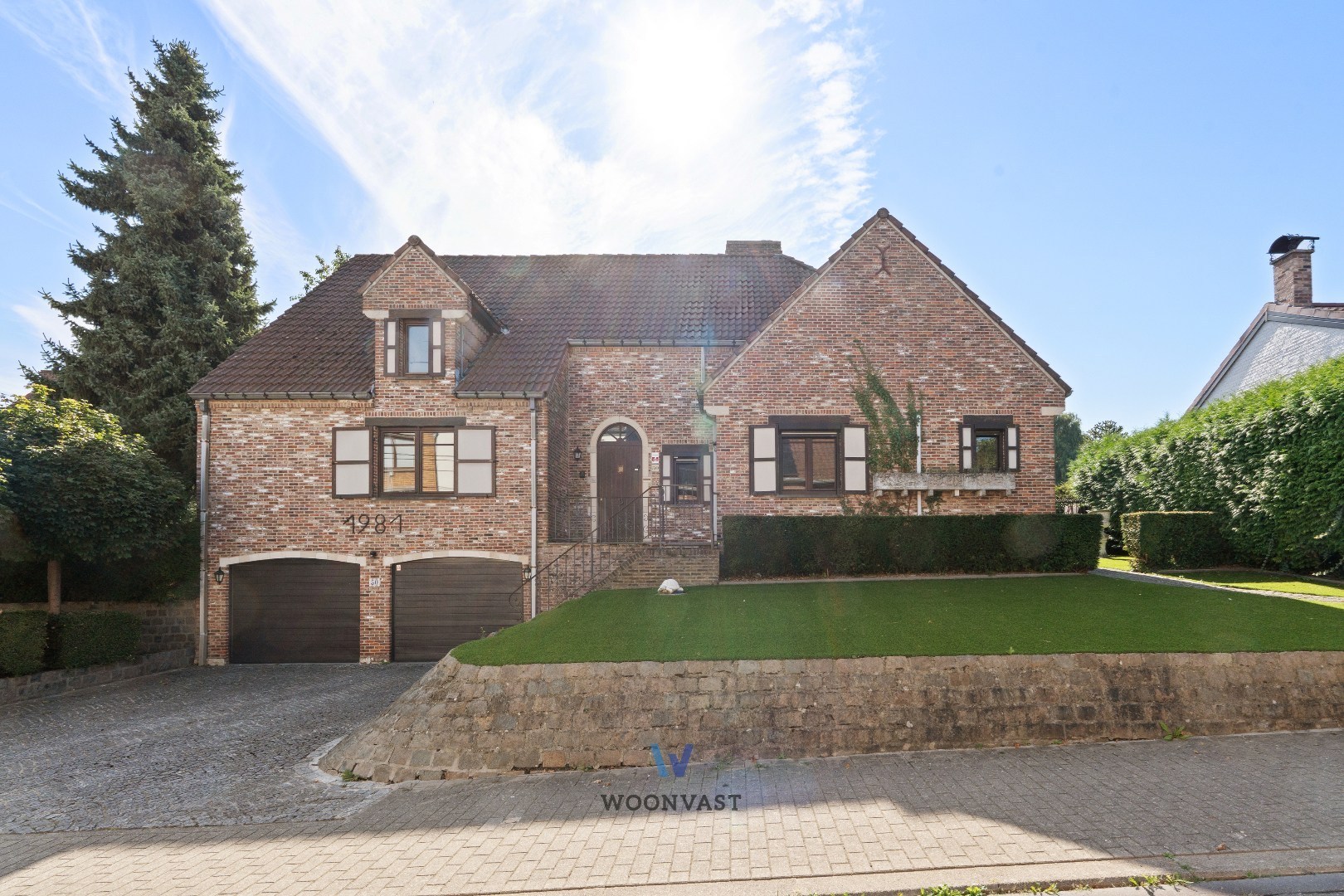 Villa de charme avec jardin ensoleillé et piscine naturelle sur 840 m² - photo 1