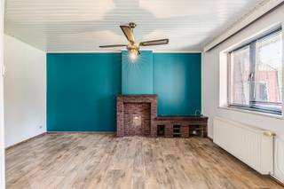 [[ DIT PAND NEEMT DEEL AAN DE ERA OPEN HUIZEN DAG OP 19/9 VAN 11:00 TOT 12:00 ]]
<p>Dit appartement in Zaventem combineert een centrale ligging met praktische troeven en aangename leefruimtes. Gelegen nabij openbaar vervoer en belangrijke invalswegen geniet je hier van een vlotte bereikbaarheid in een levendige omgeving. De ruime woonkamer en aparte keuken zorgen voor een comfortabele indeling, terwijl de tuin een aangename buitenruimte biedt om tot rust te komen. Dankzij de garage en extra staanplaats beschik je bovendien over heel wat parkeermogelijkheden in het centrum van Zaventem. <br /><br /><u><strong>Belangrijkste ruimtes:</strong></u><br />• Woonkamer (29,9 m²) met aangename leefruimte en veel mogelijkheden<br />• Keuken (10,1 m²) met praktische indeling<br />• Slaapkamer (13,1 m²) met comfortabele oppervlakte<br />• Slaapkamer (12,8 m²) geschikt als kinder-, logeer- of bureauruimte<br />• Badkamer (6,3 m²)<br />• Inkomhal (7,3 m²)<br />• Berging (7,5 m²) voor extra opslagruimte<br />• Berging (12,9 m²) met tal van mogelijkheden<br />• Tuin voor ontspanning in alle rust<br />• Garage en private staanplaats<br />• Zolder (17,5 m²) als extra bergruimte<br /><br /><u><strong>Troeven:</strong></u><br />• EPC-label C<br />• Tuin, garage én staanplaats<br />• Centrale ligging in centrum Zaventem nabij openbaar vervoer en invalswegen<br /><br />Meer informatie of een bezoek met Joery Van De Gucht? Contacteer ons via +3223351115<br />JOUW DROOMAPPARTEMENT. ZO GEVONDEN!</p>
