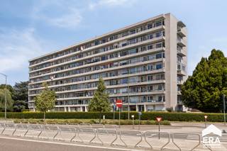 Ontdek dit royale appartement van maar liefst 45 m² leefruimte, gelegen op de 8ste verdieping en omgeven door een indrukwekkend panoramisch...