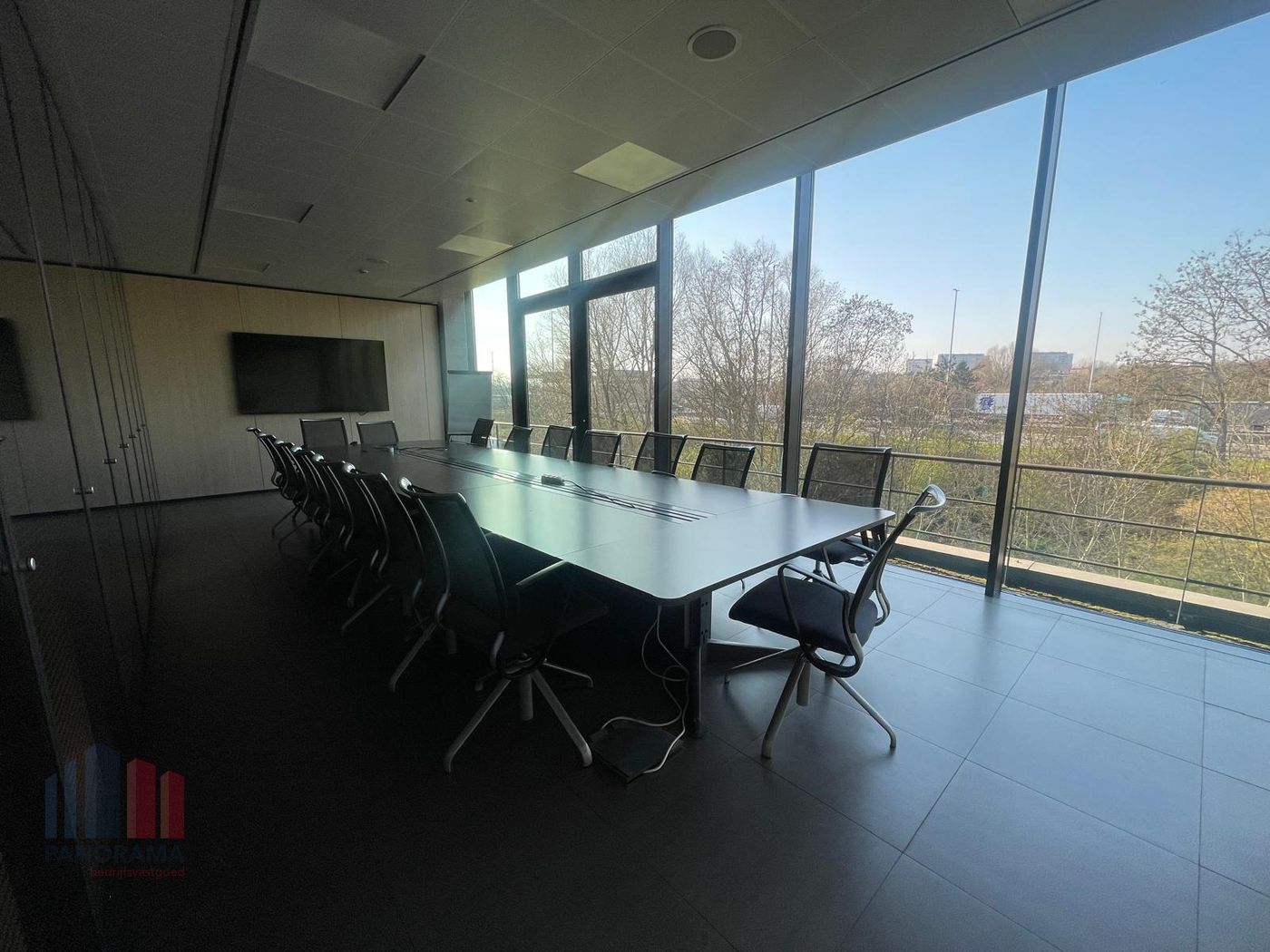 Bureaux de 30 m² avec excellente visibilité depuis le R0 à Zellik - photo 4