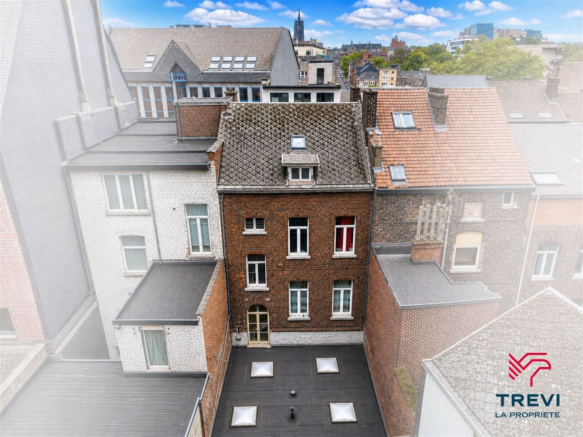 Commercial for sale in Charleroi with 7 bedrooms - photo 2