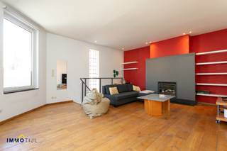 Deze prachtige duplex bevindt zich in het hart van Dendermonde, op wandelafstand van het Heldenplein en de Oude Vest.Op het gelijkvloers vindt u een...