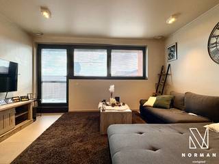 Deze instapklare bel-etagewoning is ideaal gelegen vlakbij het centrum van Kuurne en biedt een comfortabele en praktische indeling.Op het...