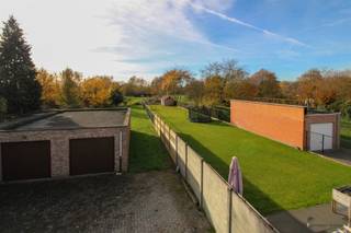 * IN OPTIE * Woning voor gemengd gebruik De woning was voordien ingedeeld in 3 appartementen op het glkvs, 1e verd. en 2e verd. Volgens vergunning is...