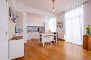 Instapklaar appartement met hoge plafonds en authentieke elementen. Centrale ligging in rustige wijk met karakter in Antwerpen. Ideaal voor wie...