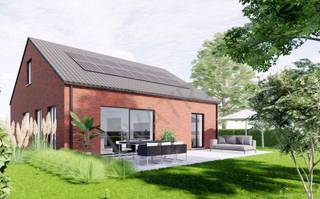 <h2><span>Moderne nieuwbouwwoning in Aarschot</span></h2><p><span>Bent u op zoek naar een energiezuinige woning die u volledig naar uw eigen smaak kunt afwerken? Dan is deze nieuwbouwwoning in Aarschot beslist een bezoek waard. Deze hedendaagse woning combineert een tijdloze architectuur met hoogwaardige materialen en de nieuwste energiebesparende technieken, zodat u zorgeloos kunt genieten van optimaal wooncomfort.</span></p><p><span>De woning is praktisch ingedeeld en biedt een slaapkamer op het gelijkvloers, ideaal als master bedroom, bureau of hobbyruimte. Op de verdieping bevinden zich twee ruime slaapkamers, die elk beschikken over een eigen badkamer, wat garant staat voor extra comfort en privacy.</span></p><p><span>Bij de afwerking krijgt u alle vrijheid om uw woning een persoonlijke uitstraling te geven. Zo kiest u uit een uitgebreid assortiment van ongeveer 25 gevelstenen en vloeren, terwijl de buitenschrijnwerken worden uitgevoerd met driedubbele beglazing en een keuze uit 20 verschillende kleuren voor de buitenzijde van de raamprofielen.</span></p><p><span>Ook op technisch vlak voldoet deze woning aan de hoogste normen. Ze wordt uitgerust met een Daikin warmtepomp, vloerverwarming, 10 zonnepanelen en een uitstekende isolatieschil met 12 cm muurisolatie, 12 cm vloerisolatie en 22 cm dakisolatie. Dit resulteert in een aangenaam binnenklimaat en een bijzonder energiezuinige woning.</span></p><p><span>De stijlvolle badkamer is voorzien van een ligbad, inloopdouche, dubbele lavabo met kolomkast en spiegel. Daarnaast beschikt de woning over twee hangtoiletten, waarvan één met handwasser, en een extra douchecel. De volledig ingerichte keuken wordt afgewerkt met kwalitatieve toestellen van Whirlpool of Siemens, zodat u meteen kunt genieten van een moderne en functionele leefkeuken.</span></p><p><span>Gezien de gunstige ligging biedt deze woning de perfecte combinatie van rustig wonen en een vlotte bereikbaarheid. Winkels, scholen, openbaar vervoer en belangrijke invalswegen bevinden zich in de nabije omgeving, waardoor u geniet van alle dagelijkse voorzieningen binnen handbereik.</span></p><p><span>Deze nieuwbouwwoning is de ideale keuze voor wie op zoek is naar een kwalitatieve, duurzame en toekomstgerichte woning die volledig kan worden afgestemd op de eigen woonwensen.</span></p><p><span> </span></p><p><span>Deze woning is ook beschikbaar in RWWD(= Ruwbouwwindicht) + bouwgrond inclusief voor 336.850 euro</span></p><p><span> </span></p><p><span>Prijzen zijn exclusief alle kosten: BTW, registratie,...</span></p>