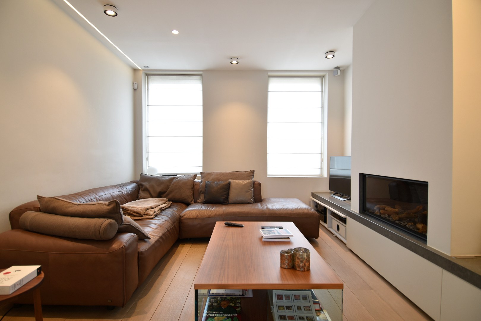 Vernieuwde HOB met 3 slaapkamers, bureel, zonnige tuin en garage te koop in Bellegem - foto 2