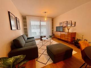 Dit gerenoveerd en gemeubeld appartement, opgeleverd in 2009 is gelegen op wandelafstand van de Nieuwstraat, metro Rogier en Yser,...