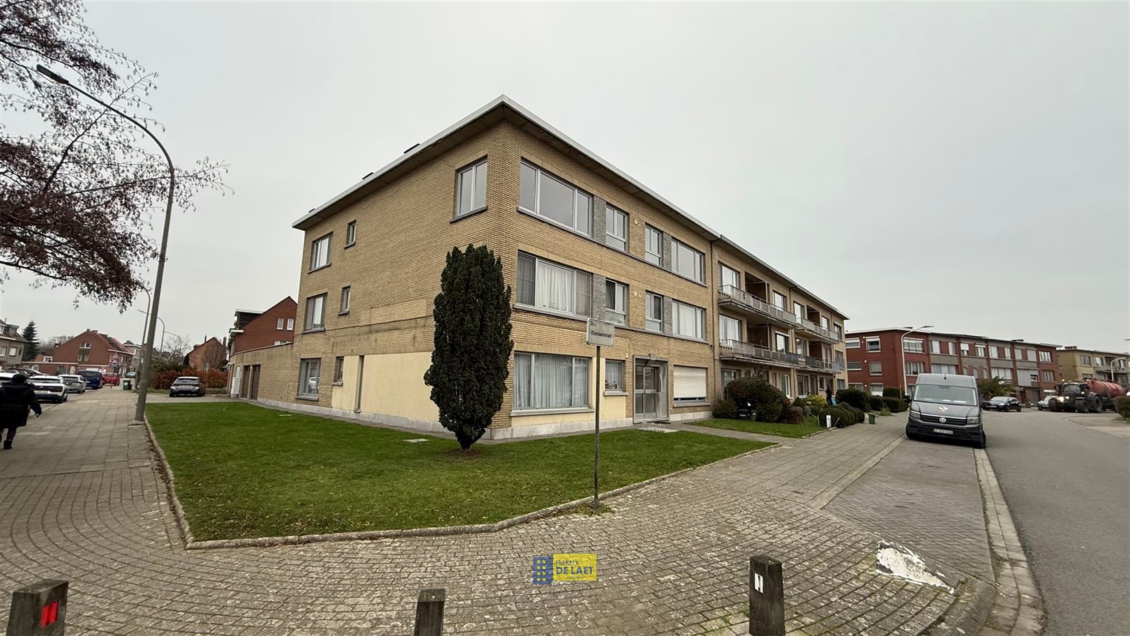 Gelijkvloersappartement met ruime koer, bergings en mogelijkheid tot dubbele garage - foto 2