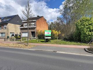 Bouwgrond halfopen bebouwing van 840 m2 + ca. 1,1 hectare achterliggend bebost perceel, grenzend aan een Park.Bijzonderheden: * Bouwgrond van ca. 14...