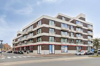 Deze casco handelsruimte, gelegen langs de Koninklijke Baan te De Panne heeft een oppervlakte van 495 m². In de nabijheid van het...
