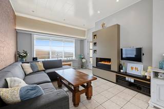 <p><span>Ruime gezinswoning met 5 slaapkamers en garage</span></p><p><span> </span></p><p><span>Dit betreft een gunstig gelegen halfopen bebouwing nabij de Stropers- & Clingse bossen.</span></p><p><span>De woning beschikt o.a. over een royale tuin, 5 slaapkamers en garage, tevens is er een zeer vlotte mobiliteit via E34 Antwerpen-Gent. <br />Het interessante vloerplan met tal van mogelijkheden, het mooie perceel en de fijne woonlocatie zijn enkele van de troeven.<br /><br /></span><span>INDELING</span></p><p><span><br /></span><span>Gelijkvloers:</span></p><p><span>Uitgestrekte oprit met plaats voor meerdere wagens.</span></p><p><span>Inkomhal.</span></p><p><span>Lichtrijke woonkamer met gezellige zithoek en o.a. sierhaard.</span></p><p><span>Uitgebreide keuken, voorzien van alle comfort, veel kastruimte en aansluitende kelder. <br />Veranda/woonuitbreiding zowel bereikbaar vanuit de keuken als woonkamer.</span></p><p><span>Berging/wasplaats met o.a. aansluiting voor wasmachine.<br />1e badkamer met ligbad, dubbel lavabomeubel en toilet.<br />Royale tuin met veel privacy en meerdere terrassen.</span></p><p><span>Losstaande garage.<br /><br /></span></p><p><span>1e verdieping:</span></p><p><span>2 ruime slaapkamers.<br />Kinderkamer.</span></p><p><span>2e badkamer met bad/douche combinatie en lavabo.<br /><br /></span></p><p><span>2e verdieping:</span></p><p><span>2 kinderkamers.<br /><br /></span><span>EXTRA</span></p><p><span>Solide gebouw.</span></p><p><span>Mits enkele opfriswerken volledig instapklaar.</span></p><p><span>Zeer aangenaam perceel met gezellige tuin en veel plaats voor wagens.</span></p><p><span>Gunstig gelegen vlakbij Clingse - en Stropersbossen.</span></p><p><span>Aan de rand van de dorpskern doch vlakbij scholen en supermarkt.<br />Zeer vlotte mobiliteit richting Antwerpen, Gent en Hulst.<br />PVC ramen met dubbele HR beglazing.</span></p><p><span>Rolluiken aanwezig.<br />CV op aardgas via condensatieketel.</span></p><p><span>Zonnepanelen aanwezig (op garage).</span></p><p><span>Gunstig EPC label C.</span></p><p><span>Elektriciteit niet conform.</span></p><p><span>Niet asbestveilig.</span></p><p><span> </span></p><p><span>EPC: Label C - 263kWh/m²</span></p><p><span>Wg - Vg - Gvv - Gvkr - Gmo<br /><br /></span></p><p><span> </span></p><p><span> </span></p>