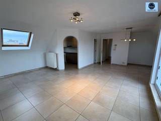 MODERN APPARTEMENT IN CENTRUM VAN NINOVERichtprijs: 225.000 euro Dit appartement is gelegen in een kleinschalige residentie nabij winkels, scholen,...