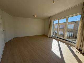 Te huur: volledig vernieuwd appartement op de tweede verdieping met een overvloed aan natuurlijk zonlicht. Dit instapklare appartement werd...