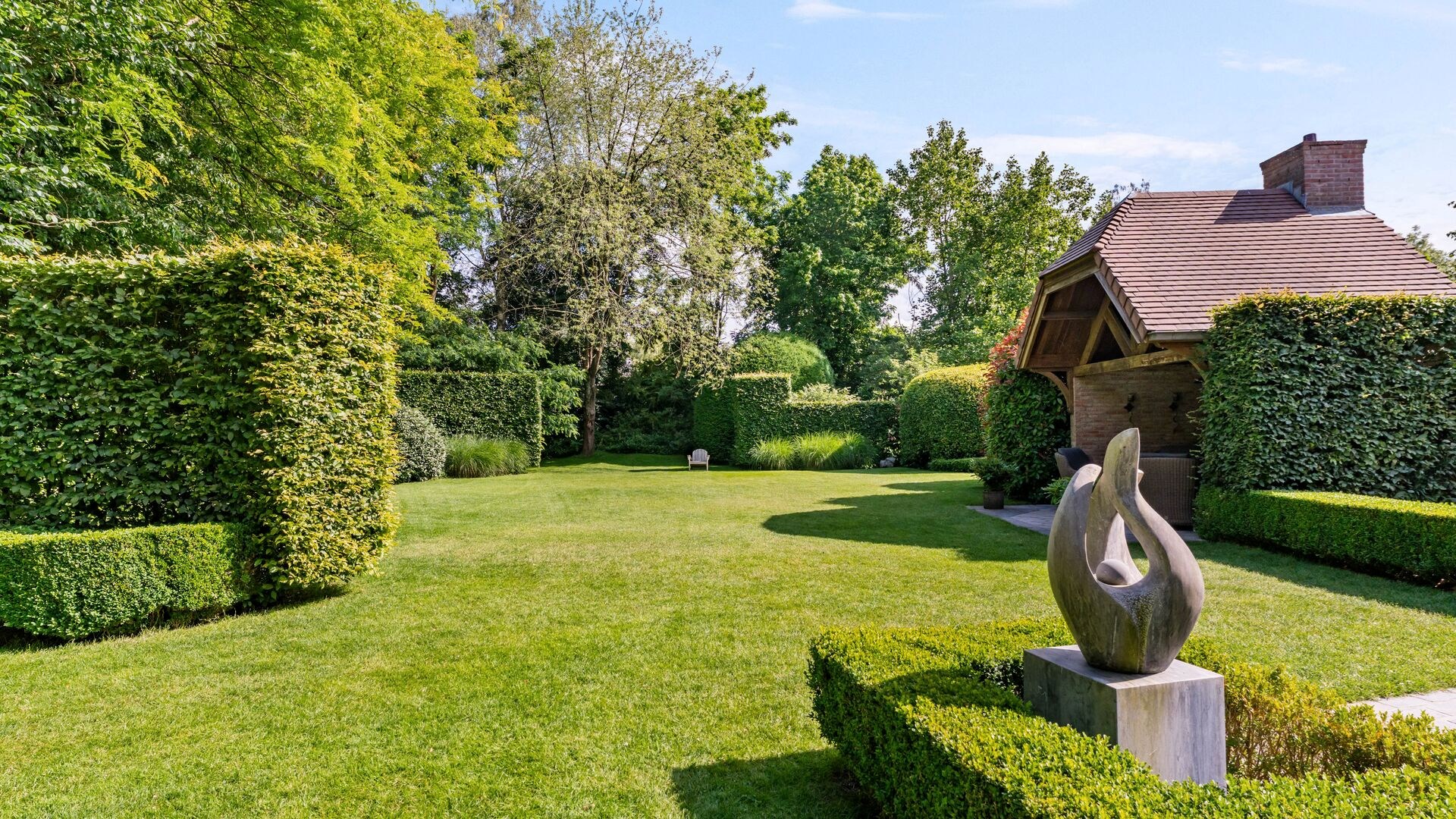 Quietly located classical villa with south-facing garden - photo 4