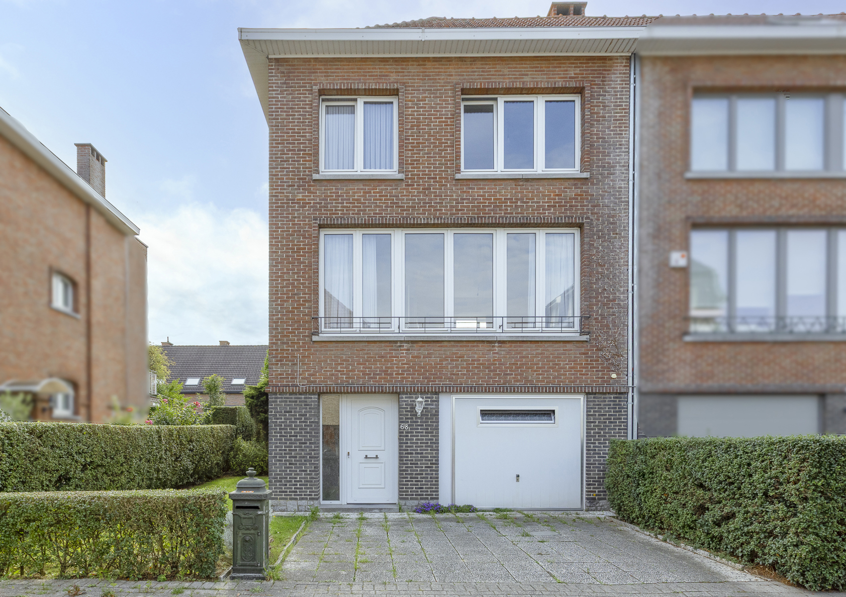 Gezinswoning met leuke tuin, garage en 3 slaapkamers. - foto 2