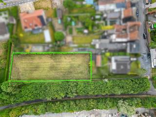 Ruime en verdoken bouwgrond geschikt voor open bebouwing! Rustig gelegen én toch op wandelafstand van het centrum van Avelgem.Dit uitzonderlijk...