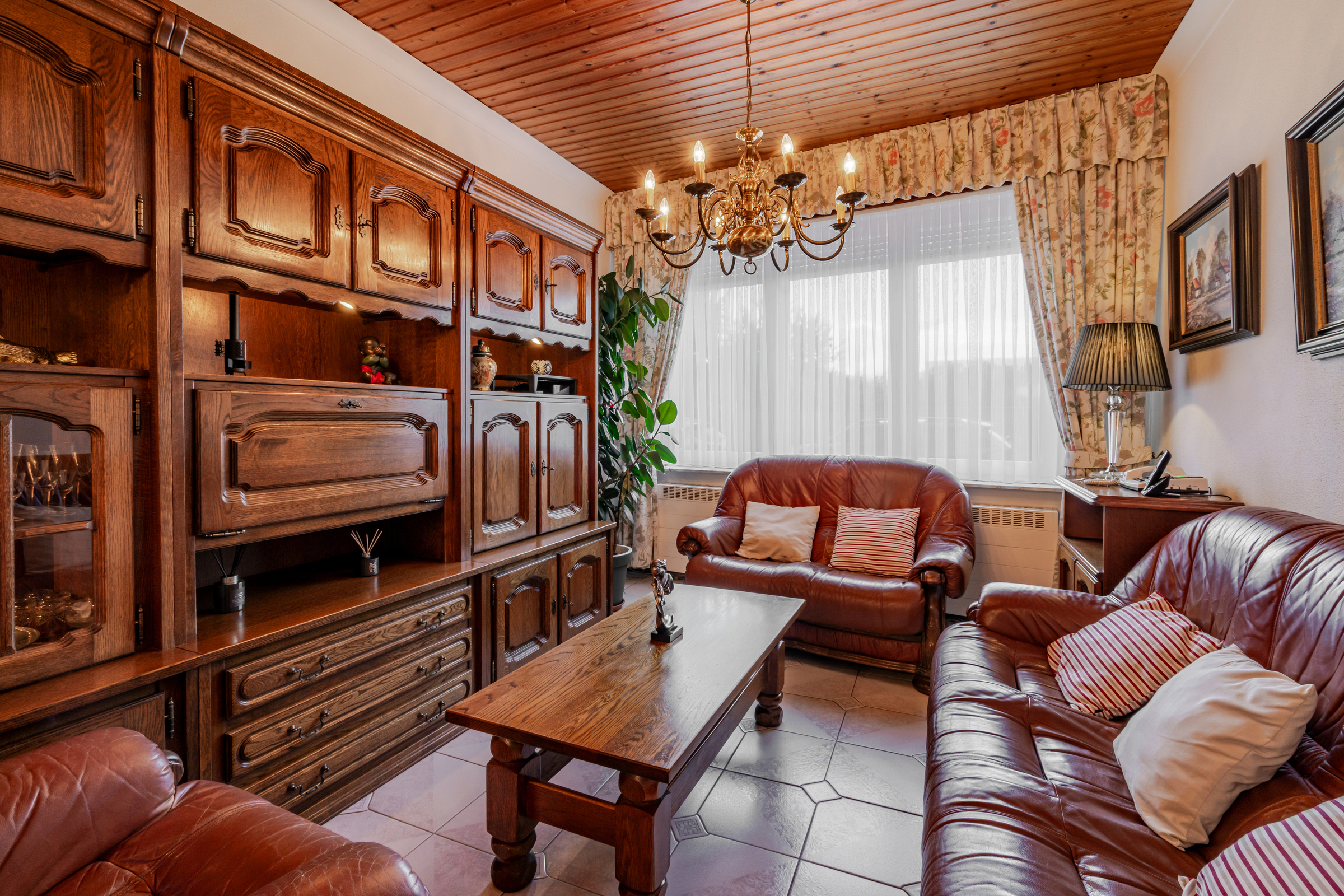 Gezinswoning met buitenkoer in centrum Vilvoorde - foto 2