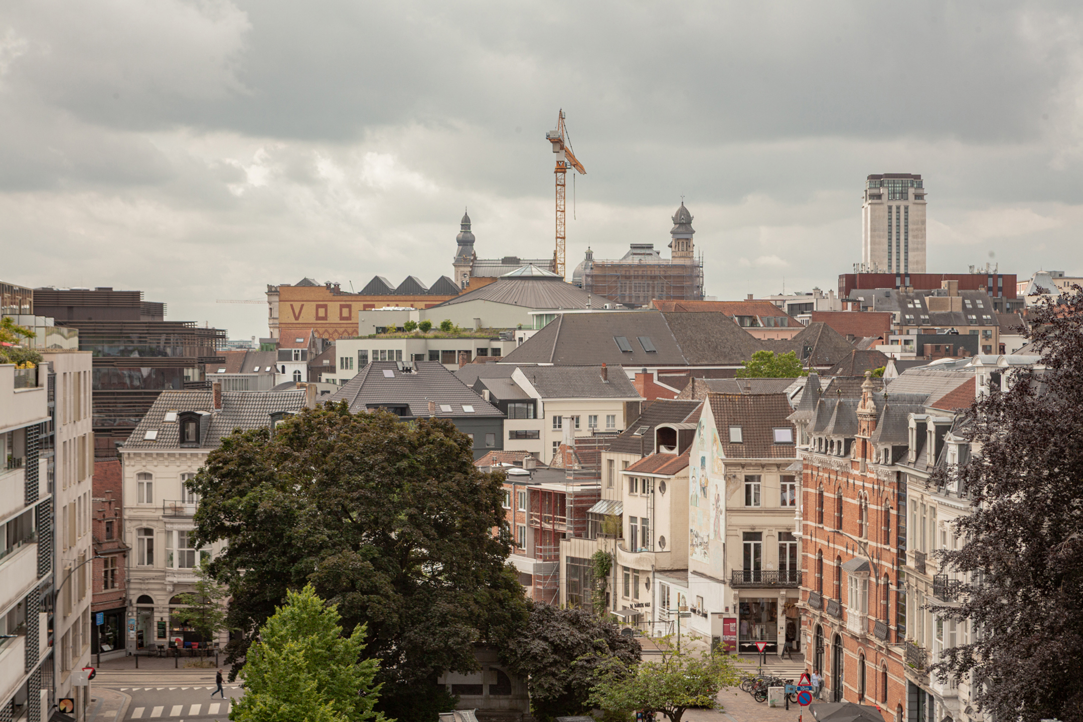 Lichtrijk dakappartement met 2 slpks in hartje Gent - foto 2
