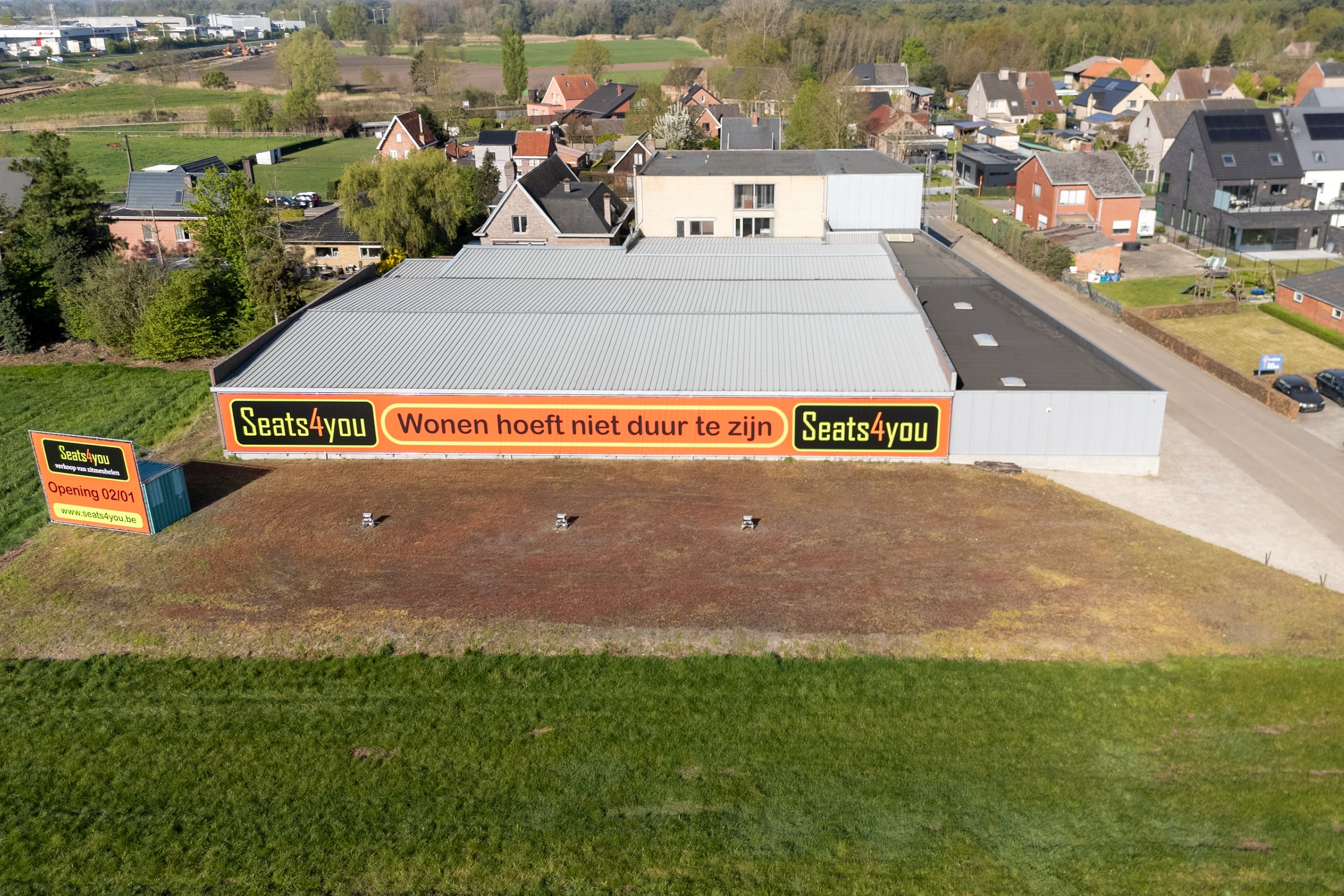 Ruim handelspand 3.250m² met parking te Sint-Gillis-Waas - photo 2